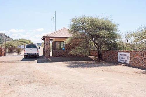 Entrance gate