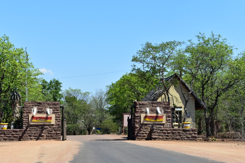 Entrance gate