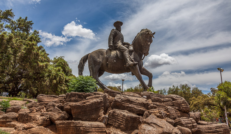 General De La Rey statue